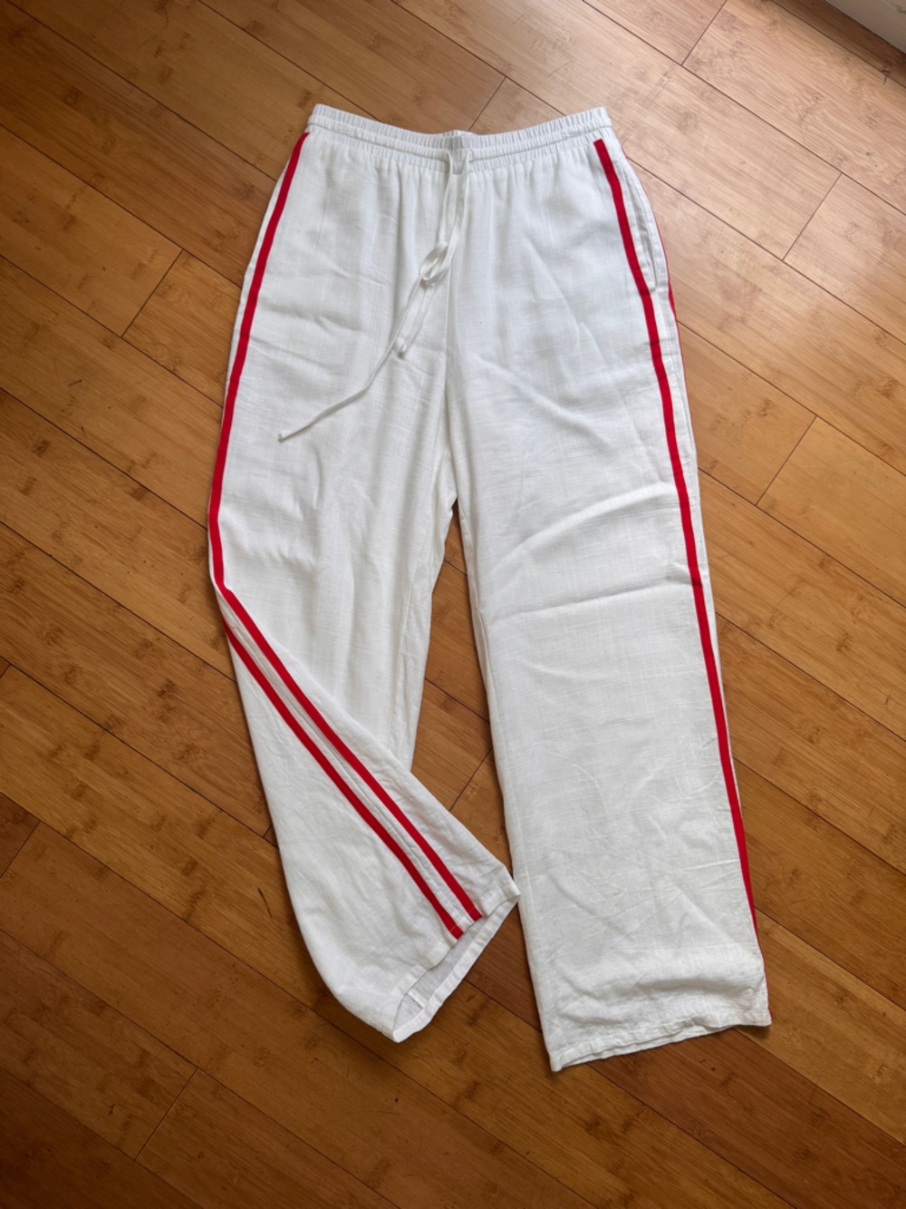 LE LIS, S, sofia track pants in white/red stripes. Linen blend